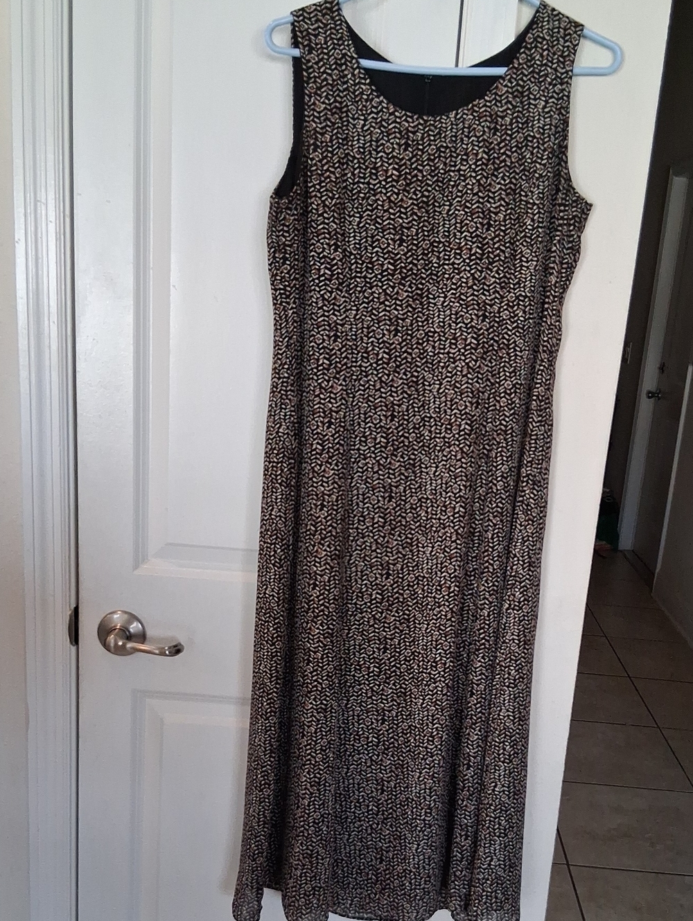 Sleeveless Black and Cream Patterned Maxi Dress